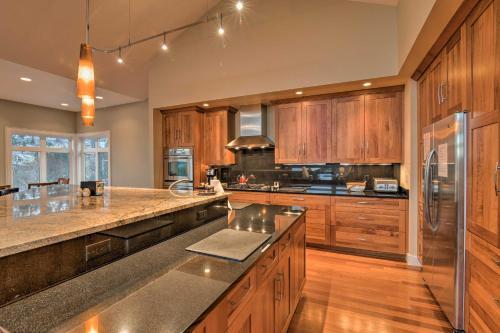 Modern Anchorage Home With Stunning Mtn Views!