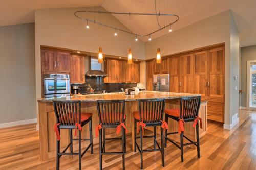 Modern Anchorage Home With Stunning Mtn Views!