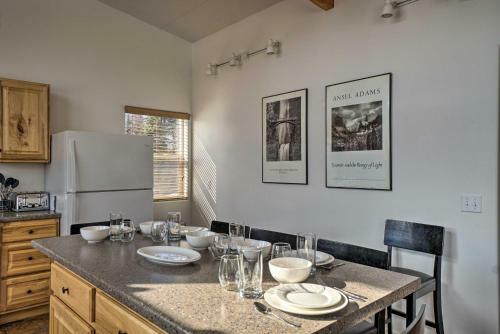 Pet-friendly Home With Northern Lights Aurora View