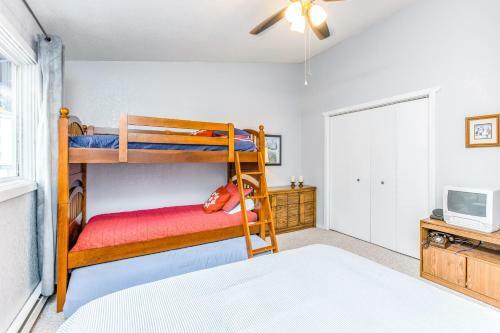 Cozy Crystal Mountain Condo