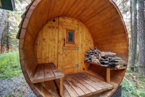 Hanging Glacier Chalet
