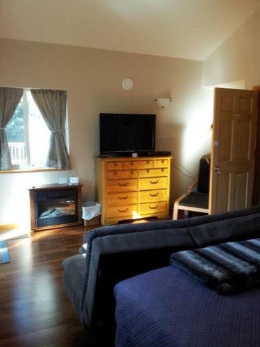 Bed & Breakfast Glacier Creek Lodging