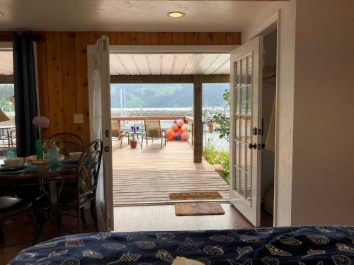Asta Waterfront Suite