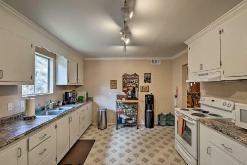 Bisbee House With Private Yard, Parking, Grill!