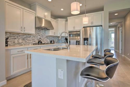 Apartamento Luxurious Chandler Condo With Hot Tub And Pool Access!