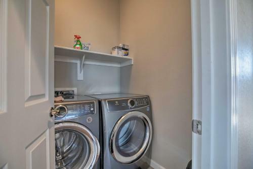 Apartamento Luxurious Chandler Condo With Hot Tub And Pool Access!