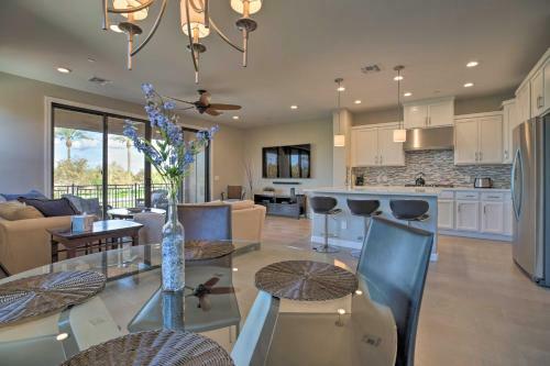 Apartamento Luxurious Chandler Condo With Hot Tub And Pool Access!
