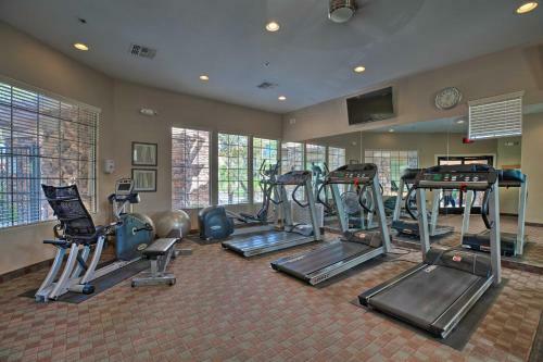 Apartamento Luxurious Chandler Condo With Hot Tub And Pool Access!