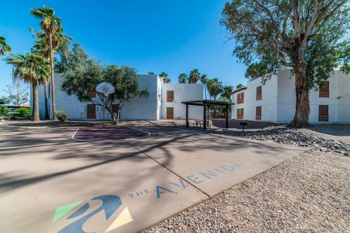 34b- Modern Studio Condo Heated Pool And Dog Park