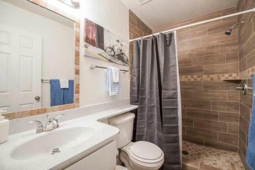 34b- Modern Studio Condo Heated Pool And Dog Park
