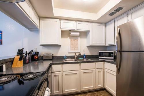 41a Modern Large Studio Condo W Heated Pool