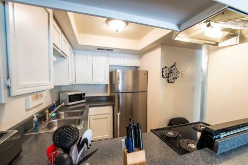 41a Modern Large Studio Condo W Heated Pool