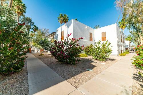 41a Modern Large Studio Condo W Heated Pool