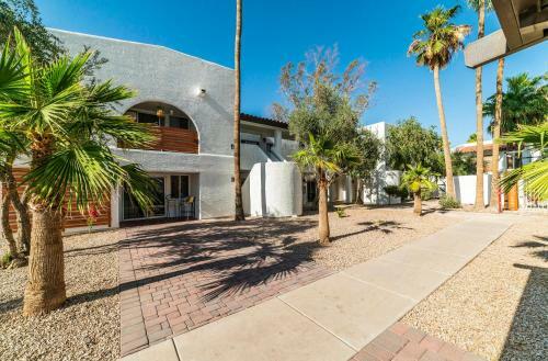 41a Modern Large Studio Condo W Heated Pool