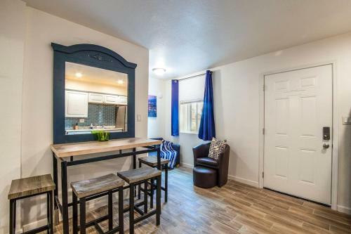 41b - Casa Grande Modern 1bd Condo Heated Pool