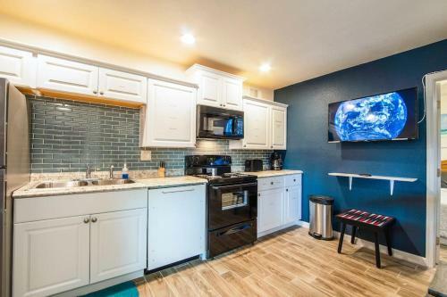 41b - Casa Grande Modern 1bd Condo Heated Pool