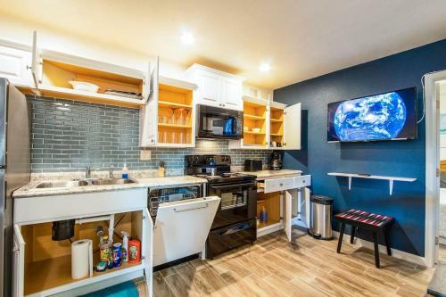 41b - Casa Grande Modern 1bd Condo Heated Pool