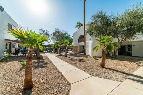 41b - Casa Grande Modern 1bd Condo Heated Pool