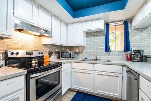 44a Modern Casa Grande Large 1bd W Heated Pool 44a