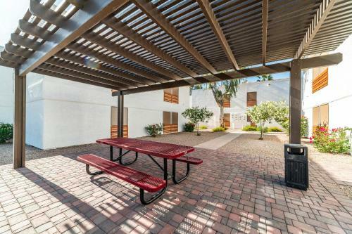 44a Modern Casa Grande Large 1bd W Heated Pool 44a