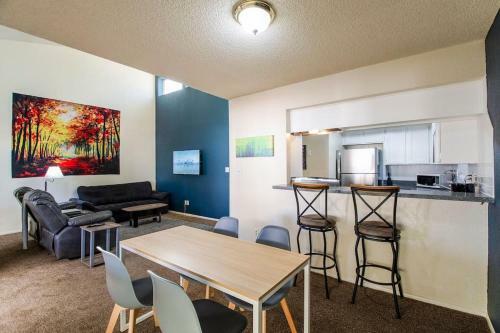 79 Casa Grande 2bd 2ba Modern Getaway Heated Pool
