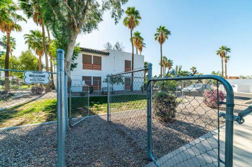 33 Avenida Pool View Studio New To Market Avenida King Bed Ds