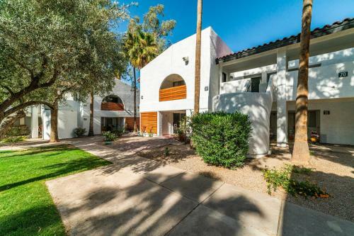 33 Avenida Pool View Studio New To Market Avenida King Bed Ds