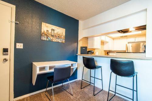 33 Avenida Pool View Studio New To Market Avenida King Bed Ds