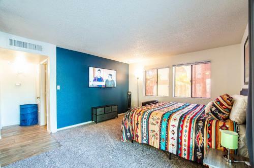 33 Avenida Pool View Studio New To Market Avenida King Bed Ds