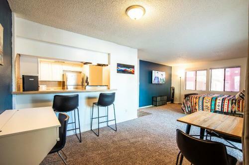 33 Avenida Pool View Studio New To Market Avenida King Bed Ds