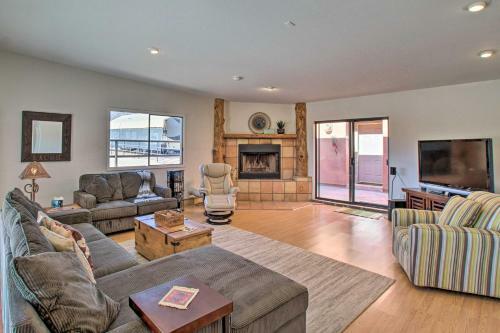 Luxe Ranch Refuge With Rooftop Patio And Mtn View