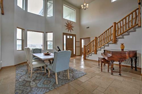 Flagstaff Home With Mtn Views, 5 Mins To Snowbowl!