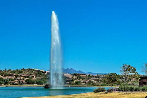 Apartamento Pet-friendly Fountain Hills Condo Walk Downtown!