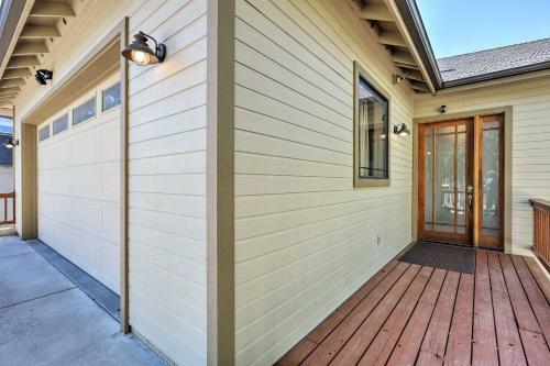 Flagstaff Home With Decks, Patio And Forest View!