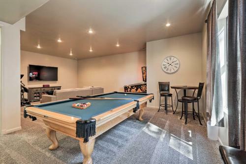 Flagstaff Home With Decks, Patio And Forest View!