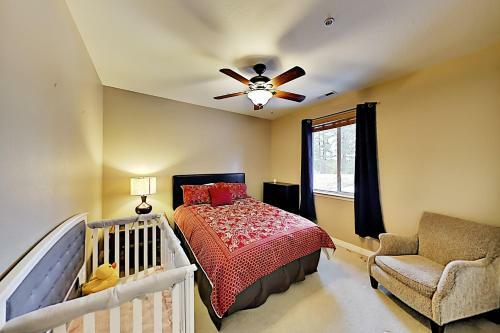 End-unit Townhome - Sauna, Office - Near Skiing Townhouse