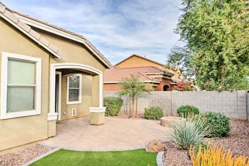 Spacious Gilbert Family Home With Yard - Dog Friendly