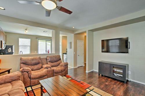 Spacious Gilbert Family Home With Yard - Dog Friendly