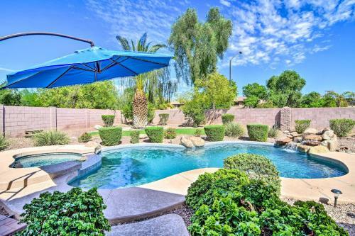 Tranquil Oasis With Fire Pit And Bar About 1 Mi To Santan!