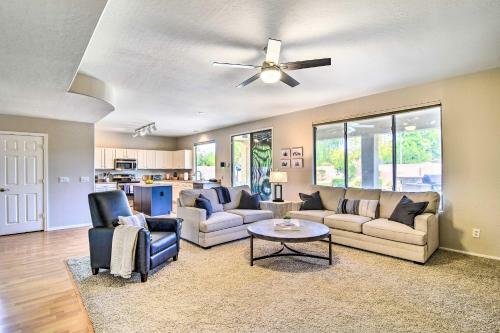 Tranquil Oasis With Fire Pit And Bar About 1 Mi To Santan!