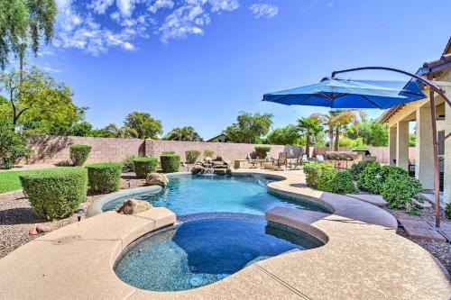 Tranquil Oasis With Fire Pit And Bar About 1 Mi To Santan!