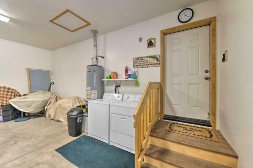 Pinetop Golf Course Home With Furnished Deck!