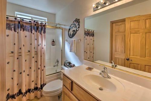 Pinetop Golf Course Home With Furnished Deck!