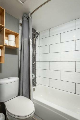 Cozy Gilbert Condo Walking Distance To Downtown !