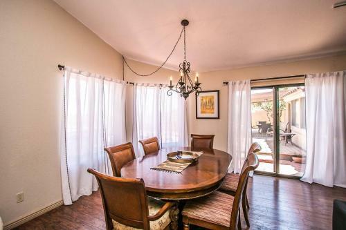 Fountain Hills With Heated Pool And Amazing Views!