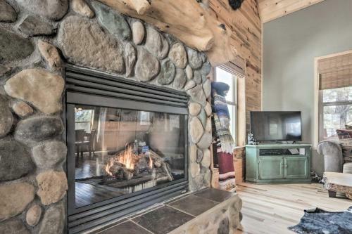 Cozy National Forest Escape With Porch And Games!