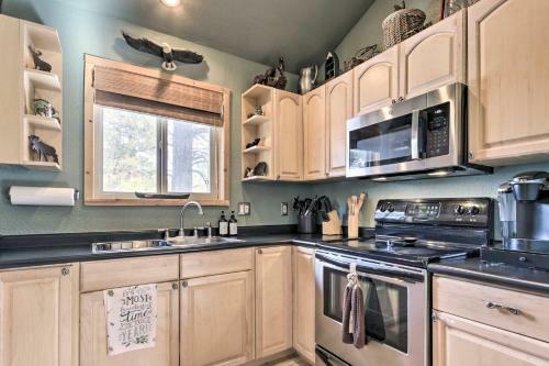Cozy National Forest Escape With Porch And Games!