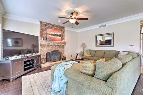 Lakefront Gilbert Getaway With Pool And 2 Kayaks!