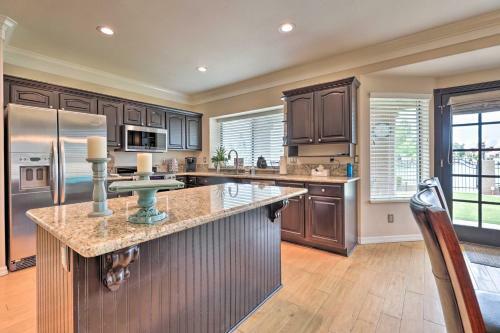 Lakefront Gilbert Getaway With Pool And 2 Kayaks!