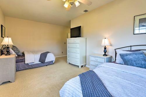 Lakefront Gilbert Getaway With Pool And 2 Kayaks!